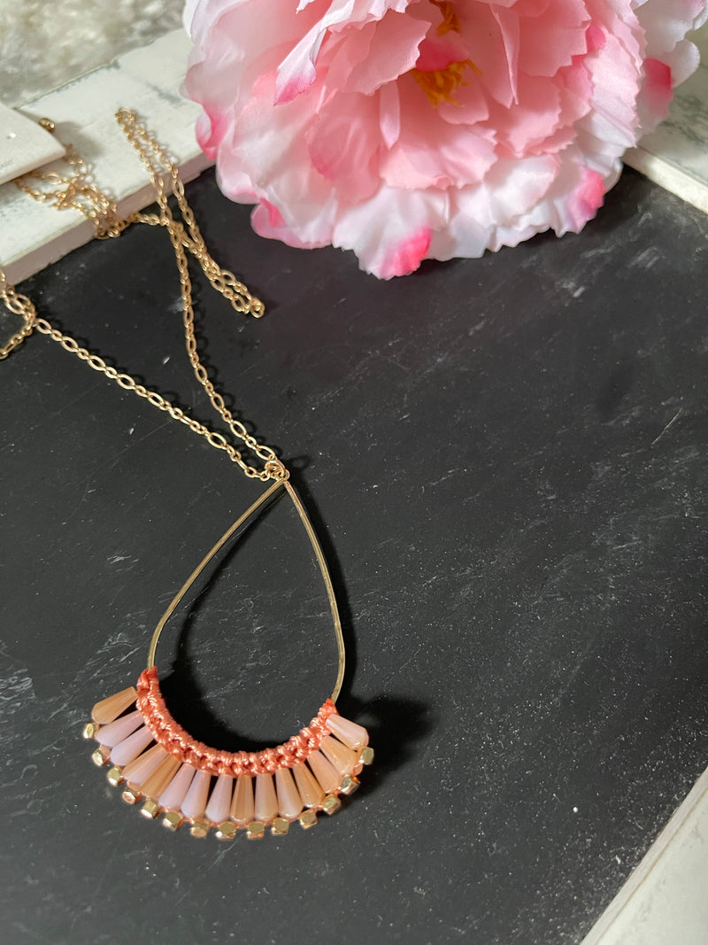 Oval necklace with pink beading